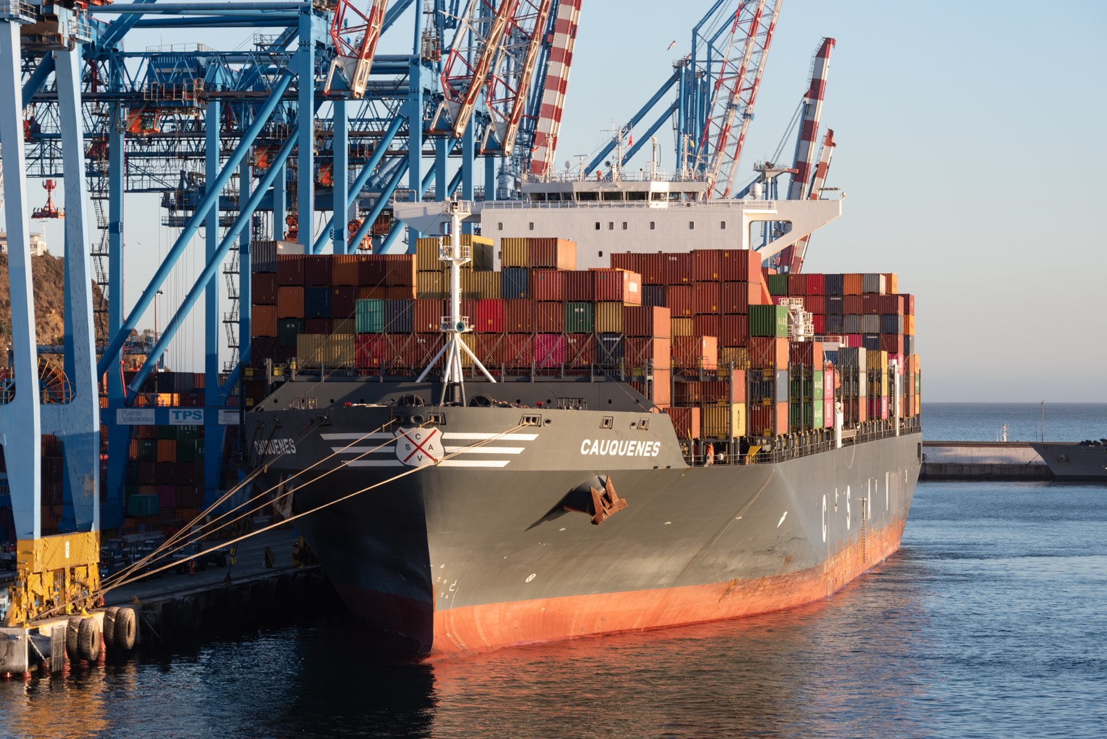Container vessel alongside a terminal